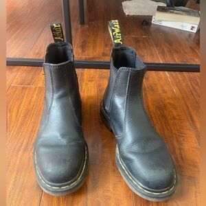 Dr Marten Black Chelsea Boot